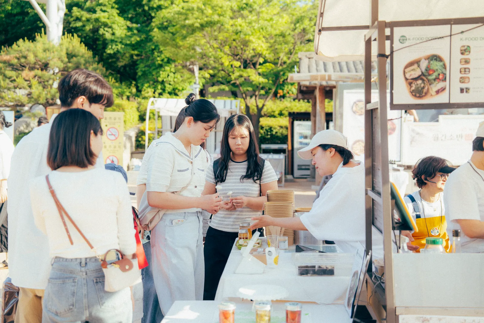 참여 브랜드 부스 — 포장 상품 판매